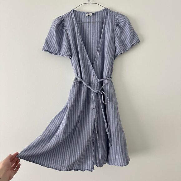 Madewell Dresses & Skirts - Madewell blue striped wrap mini dress small